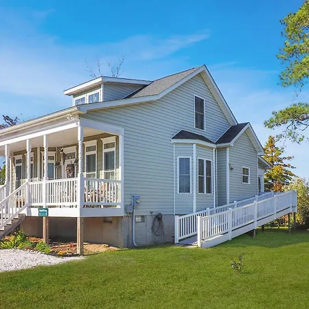 Cockleshell Cottage - Pet Friendly & Handicap Accessible!
